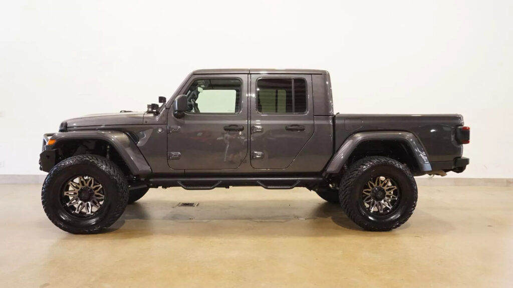 2021 Jeep Gladiator Overland 4X4 Lifted,bumpers,led’s,nav,htd Lth,20’s