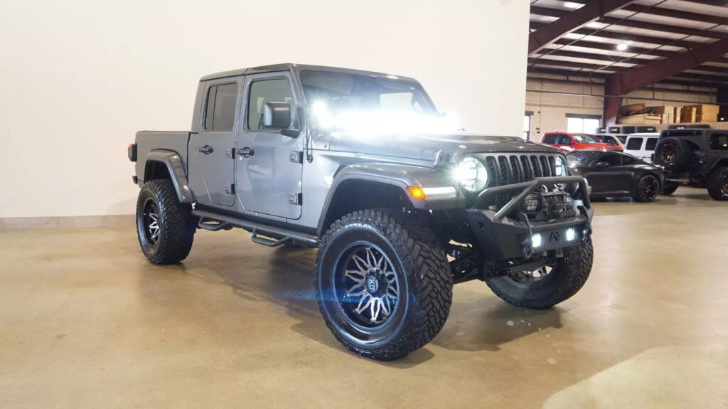 2021 Jeep Gladiator Overland 4X4 Lifted,bumpers,led’s,nav,htd Lth,20’s