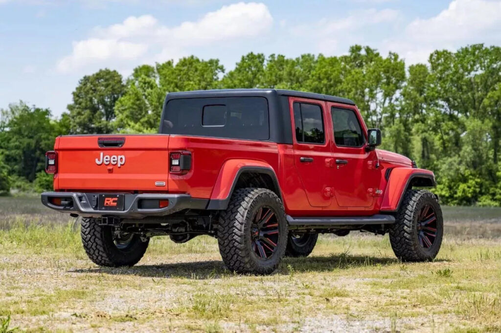 Rough Country 2.5″ Leveling Lift Kit for 2020-2024 Jeep Gladiator JT – 63400