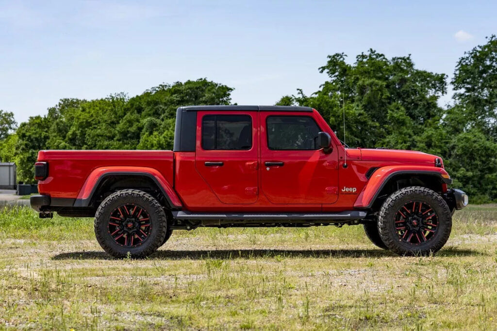 Rough Country 2.5″ Leveling Lift Kit for 2020-2024 Jeep Gladiator JT – 63400