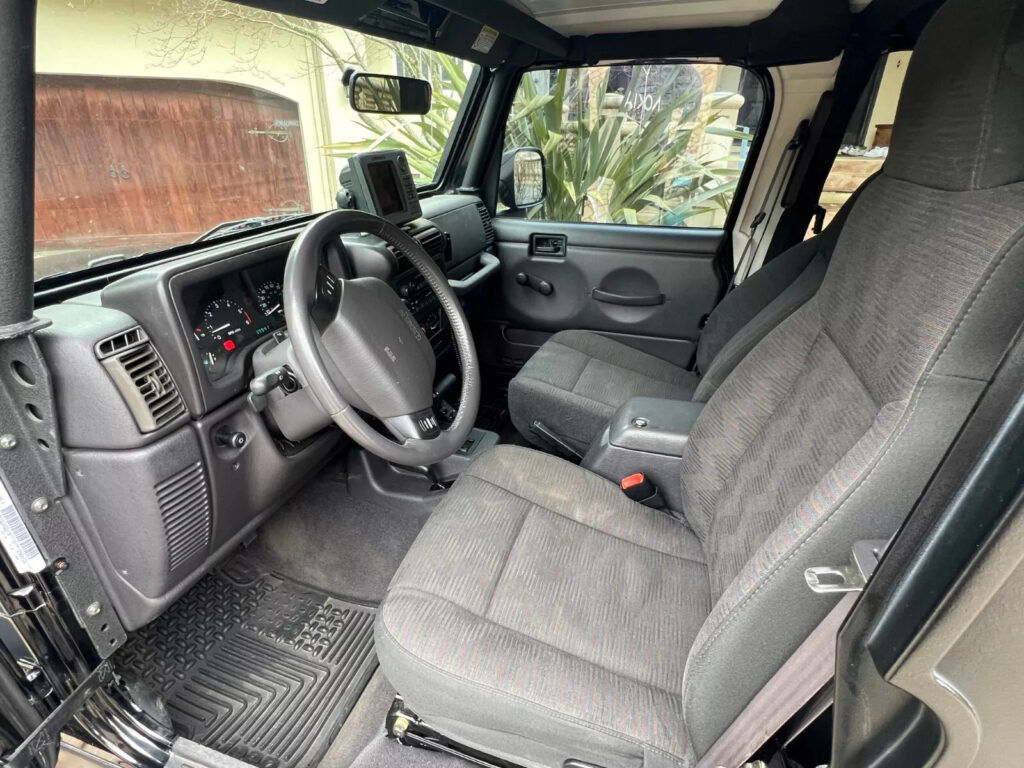 2000 Jeep Wrangler Sport Utility 2D