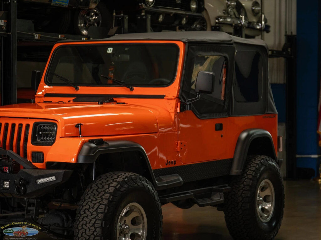 1994 Jeep Wrangler Custom SE 4WD SUV