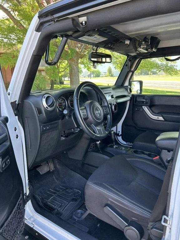 2015 Jeep Wrangler Unlimited Rubicon 4X4 SUV (stock Number 6222873)