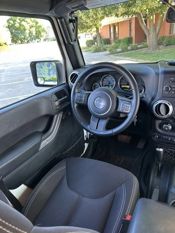 2015 Jeep Wrangler Unlimited Rubicon 4X4 SUV (stock Number 6222873)