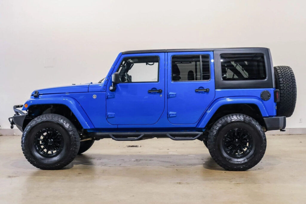2016 Jeep Wrangler Unlimited Sahara 4X4 Lifted,bumper,fuelwheels,49k