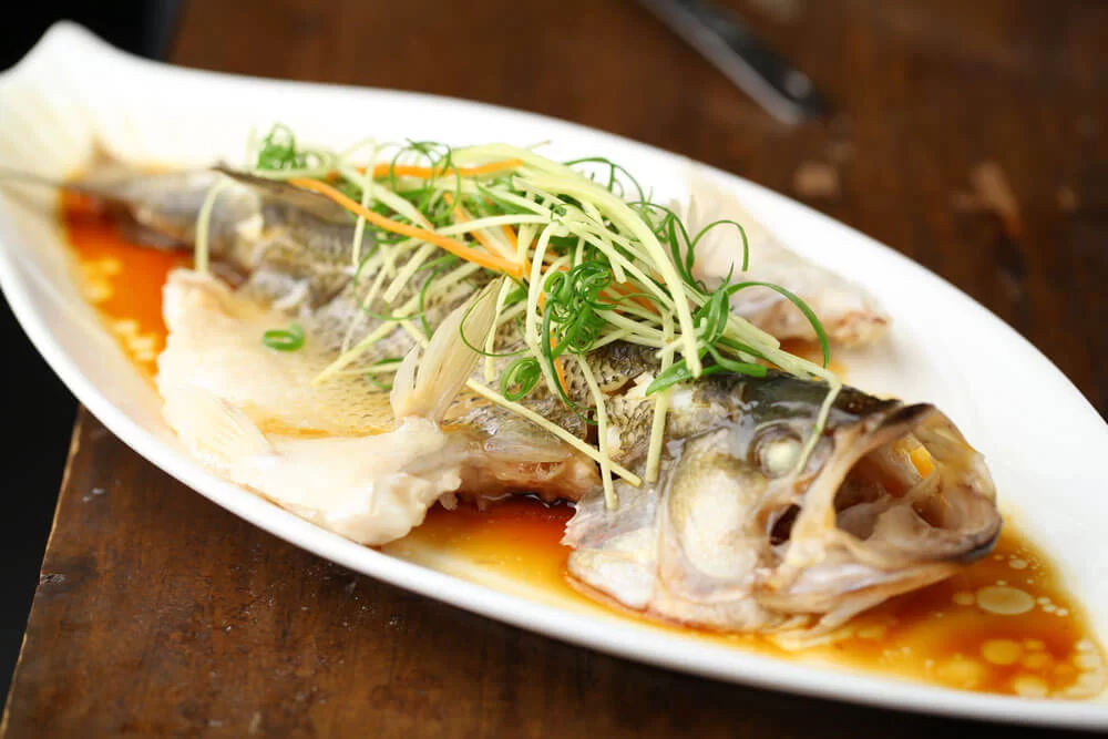 Mengukus Ikan