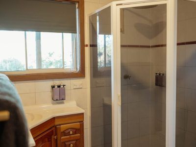 04-Palette-Artists-Homestead-Bathroom