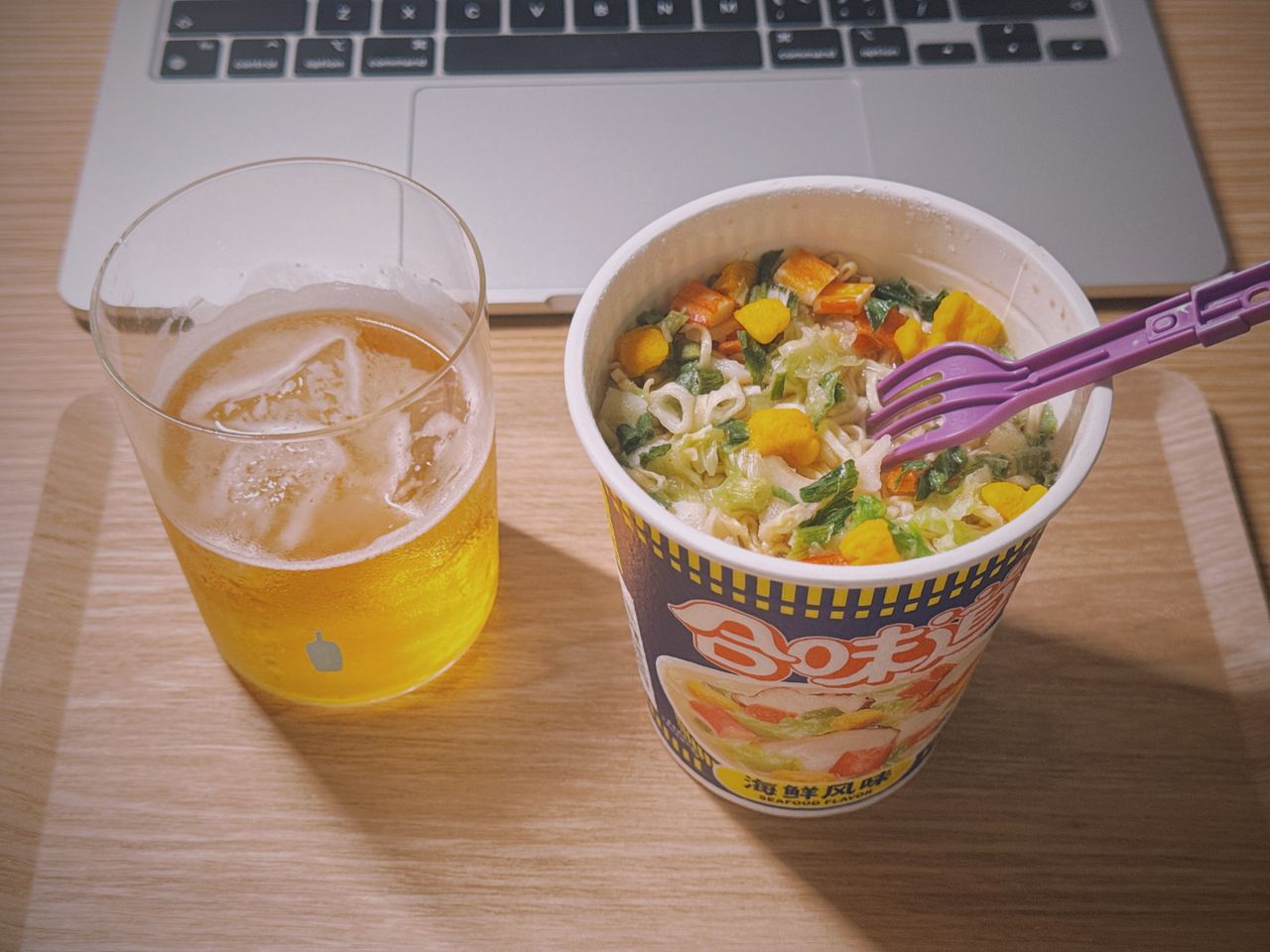 杯面和啤酒