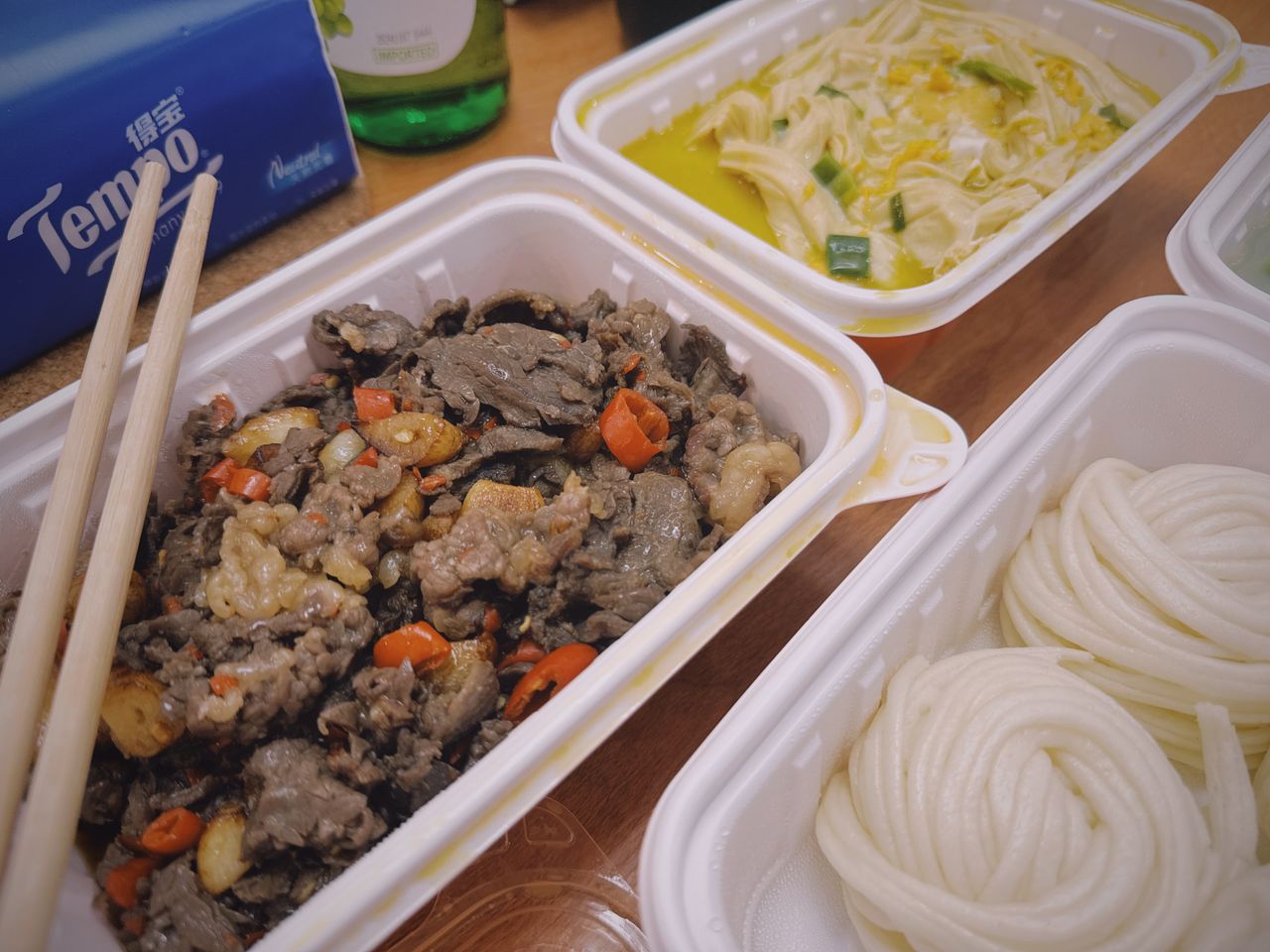 小炒黄牛肉和银丝卷