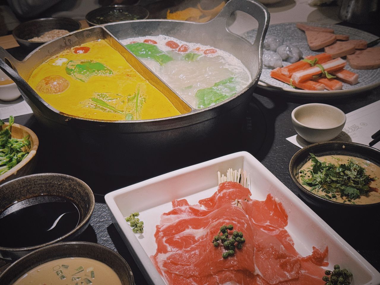 贵州酸汤菌菇火锅
