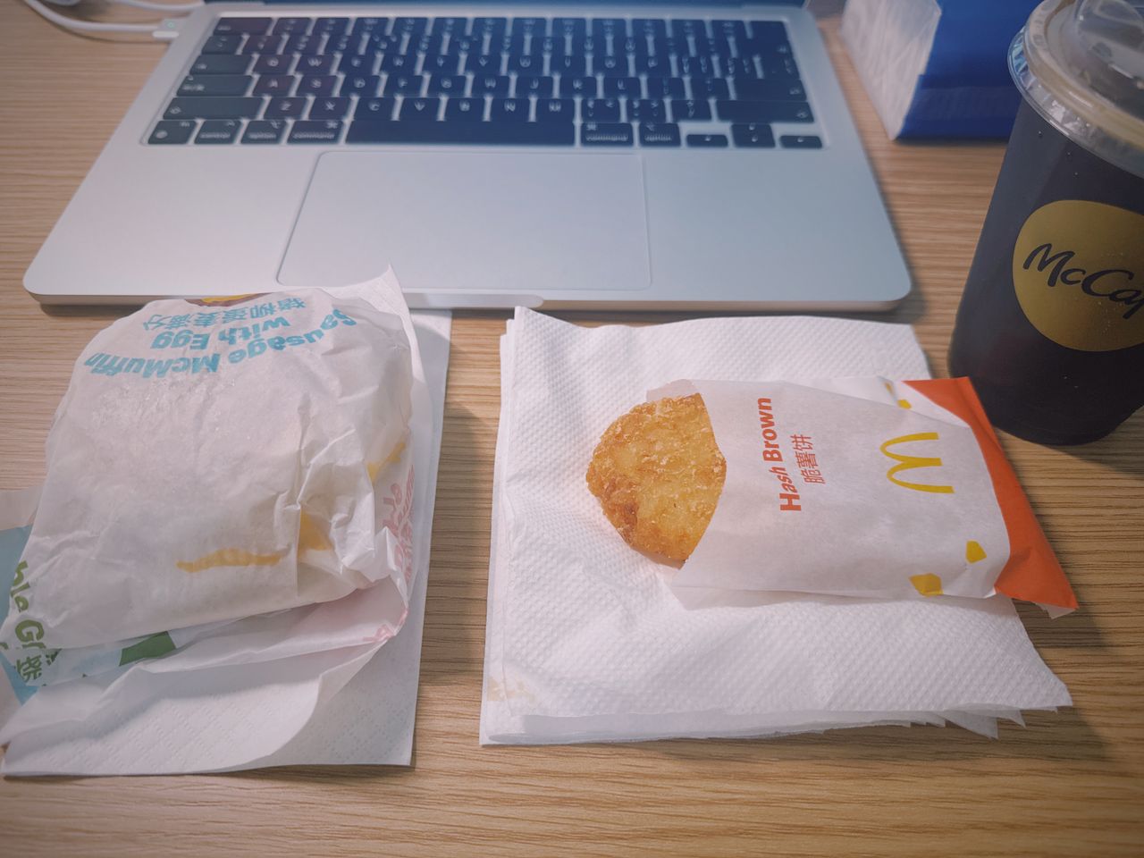 麦当劳猪柳蛋麦满分、薯饼和咖啡