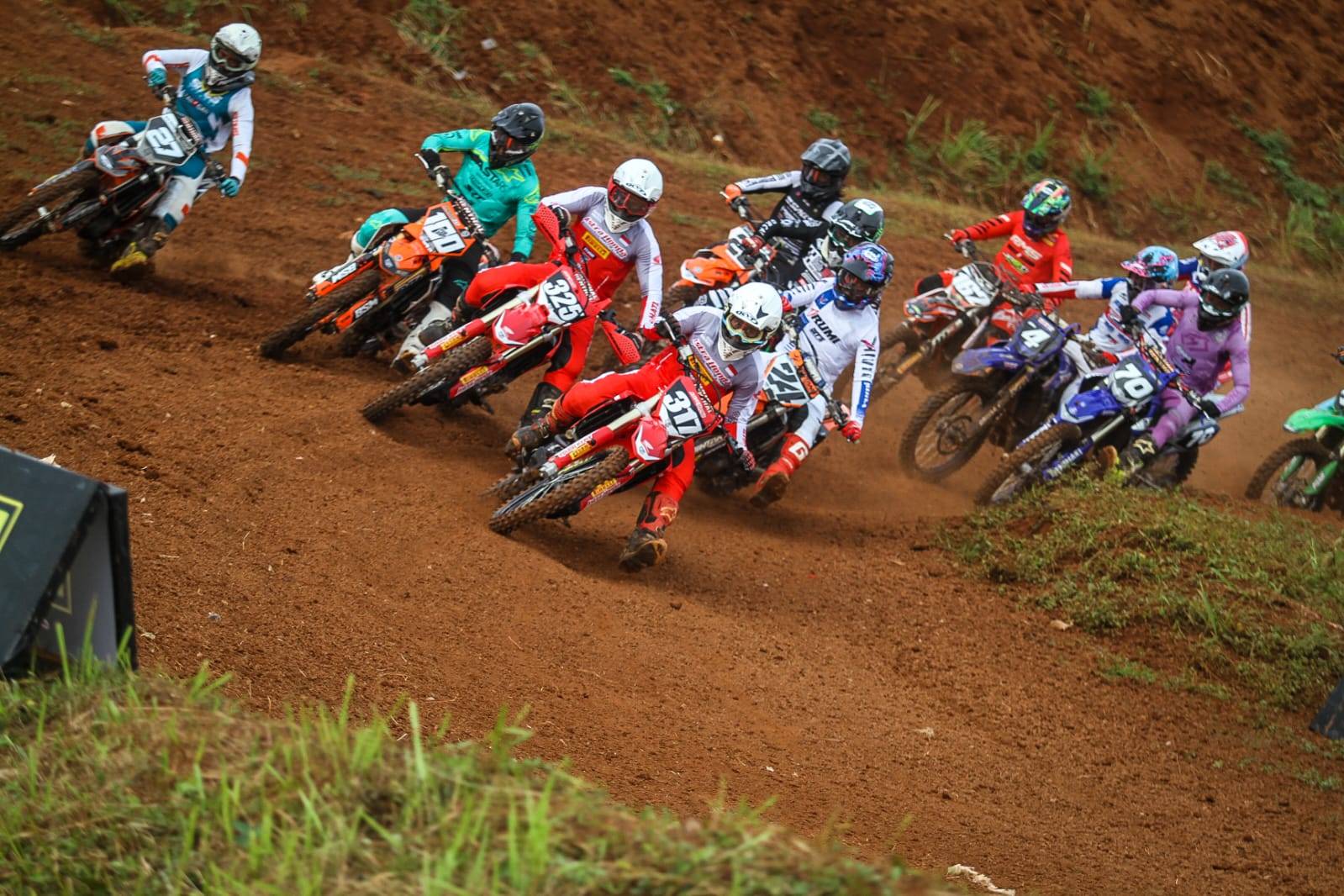 Crosser Astra Honda Dominasi Gelar Juara di Kejurnas Motocross 2022 4 Crosser Astra Honda Dominasi Gelar Juara di Kejurnas Motocross 2022 4