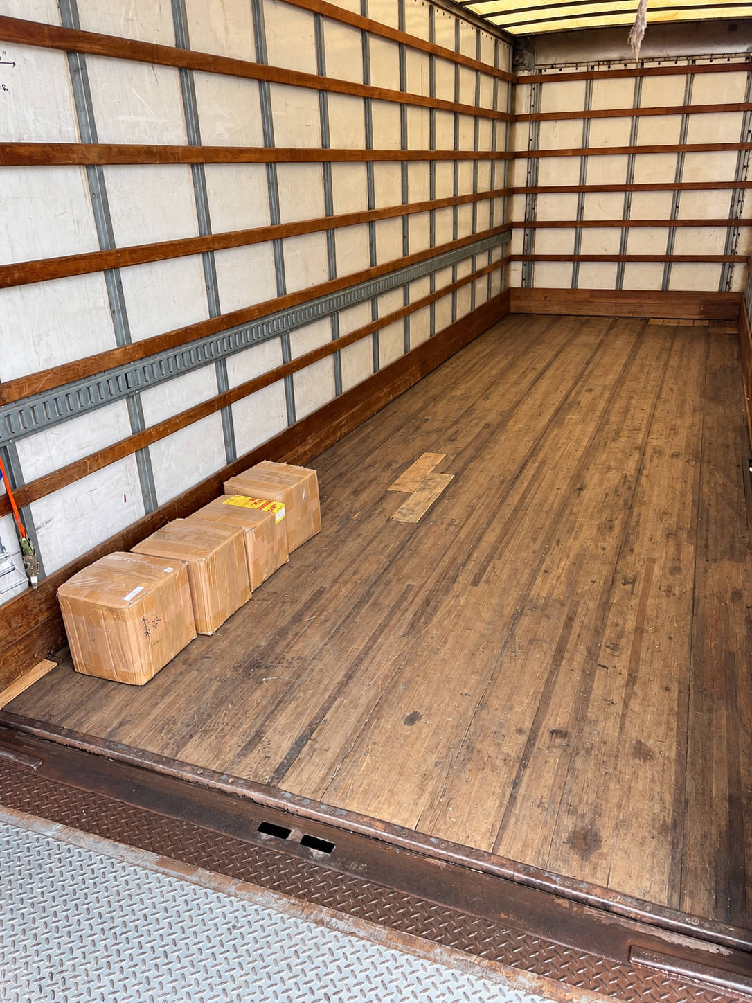Small shipments or big ones, there's space in our box truck.