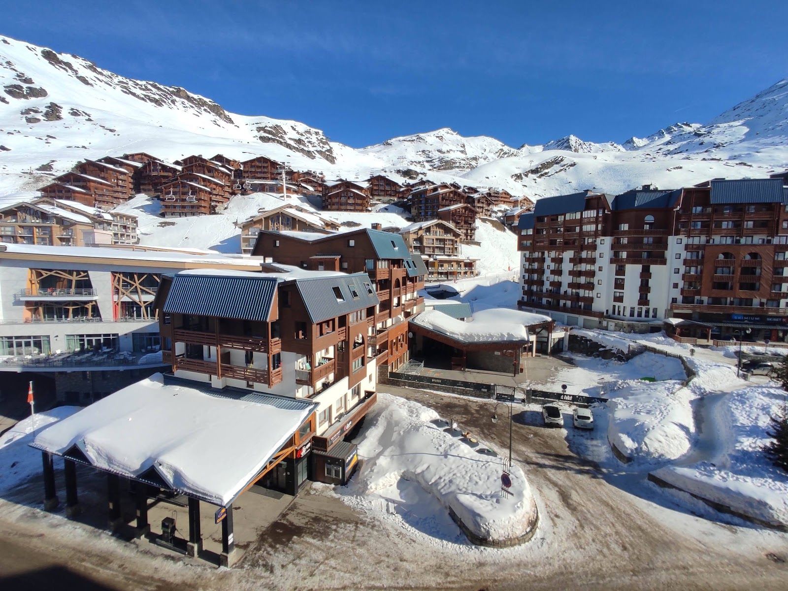Val Thorens vs Tignes: Europe's High-Altitude Snow Machines Compared