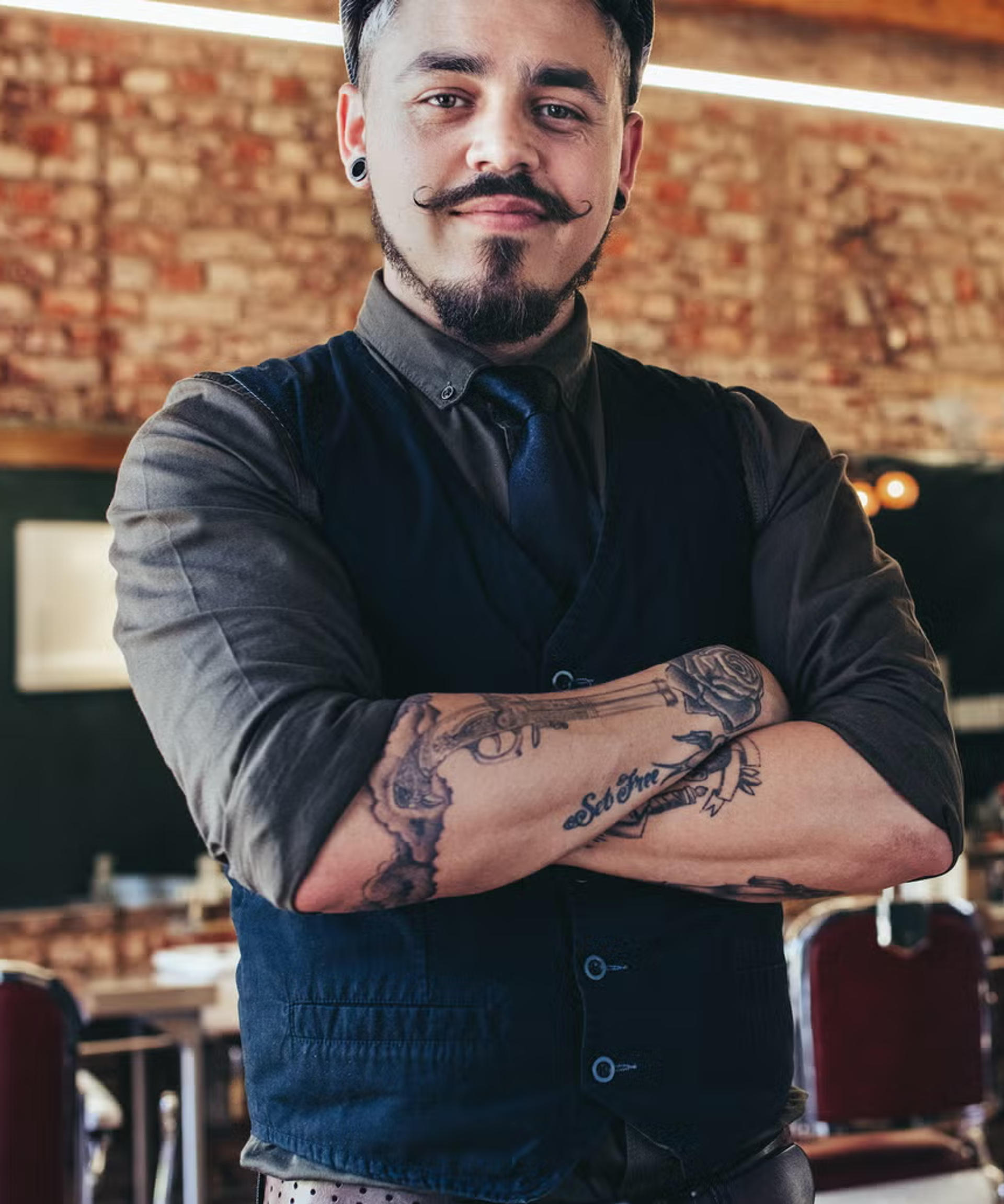 barber,portrait,tattoos,professional,hairstyle