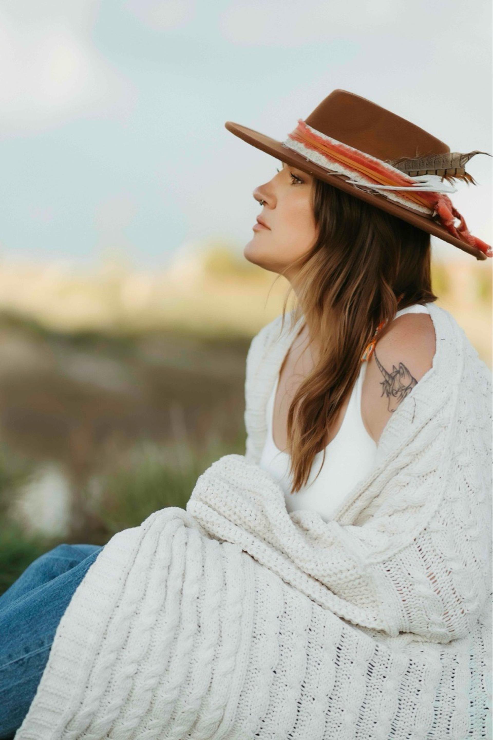 outdoor,portrait,hat,knitwear,casual