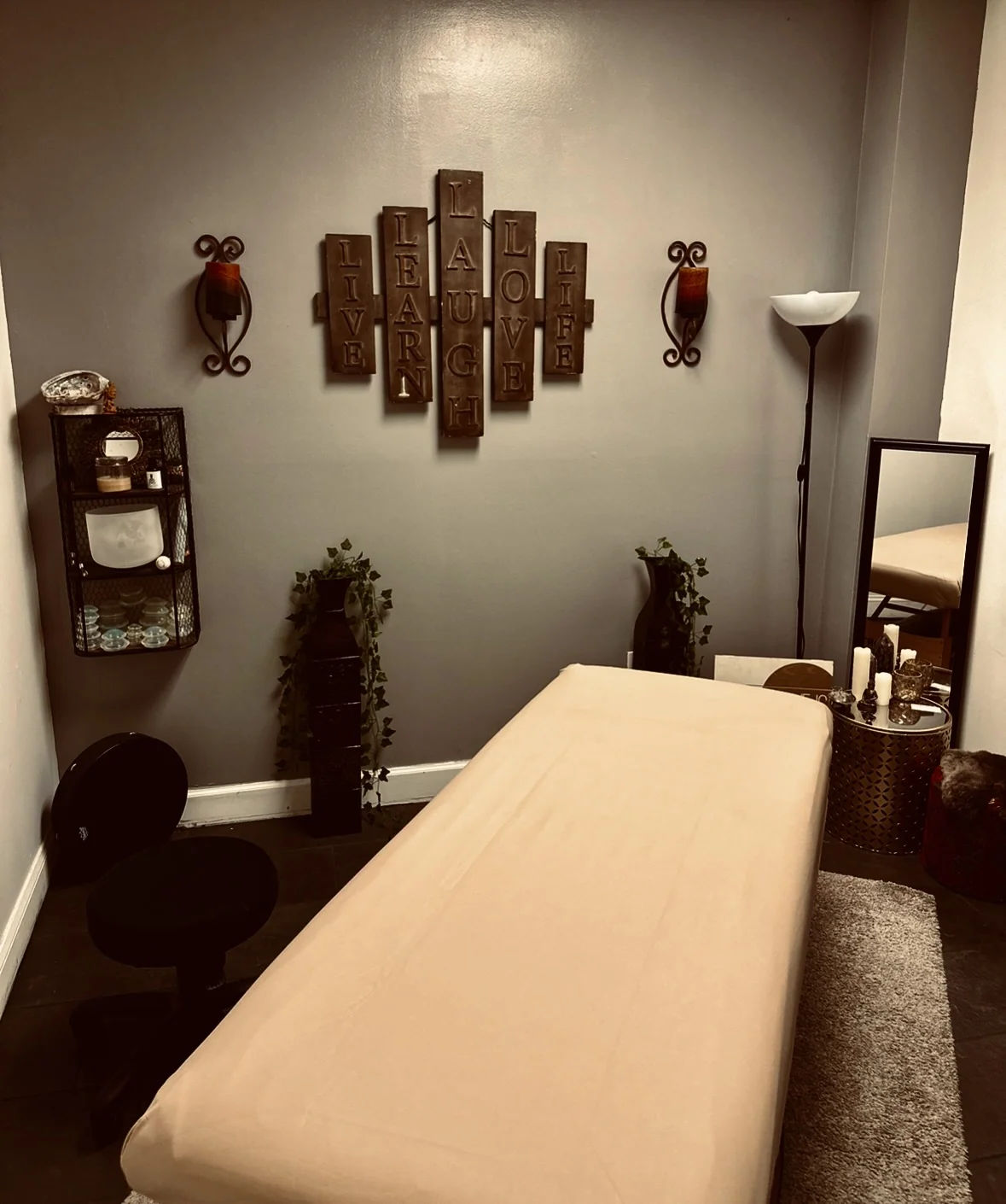 massage room,spa setup,relaxation,interior design,calm atmosphere