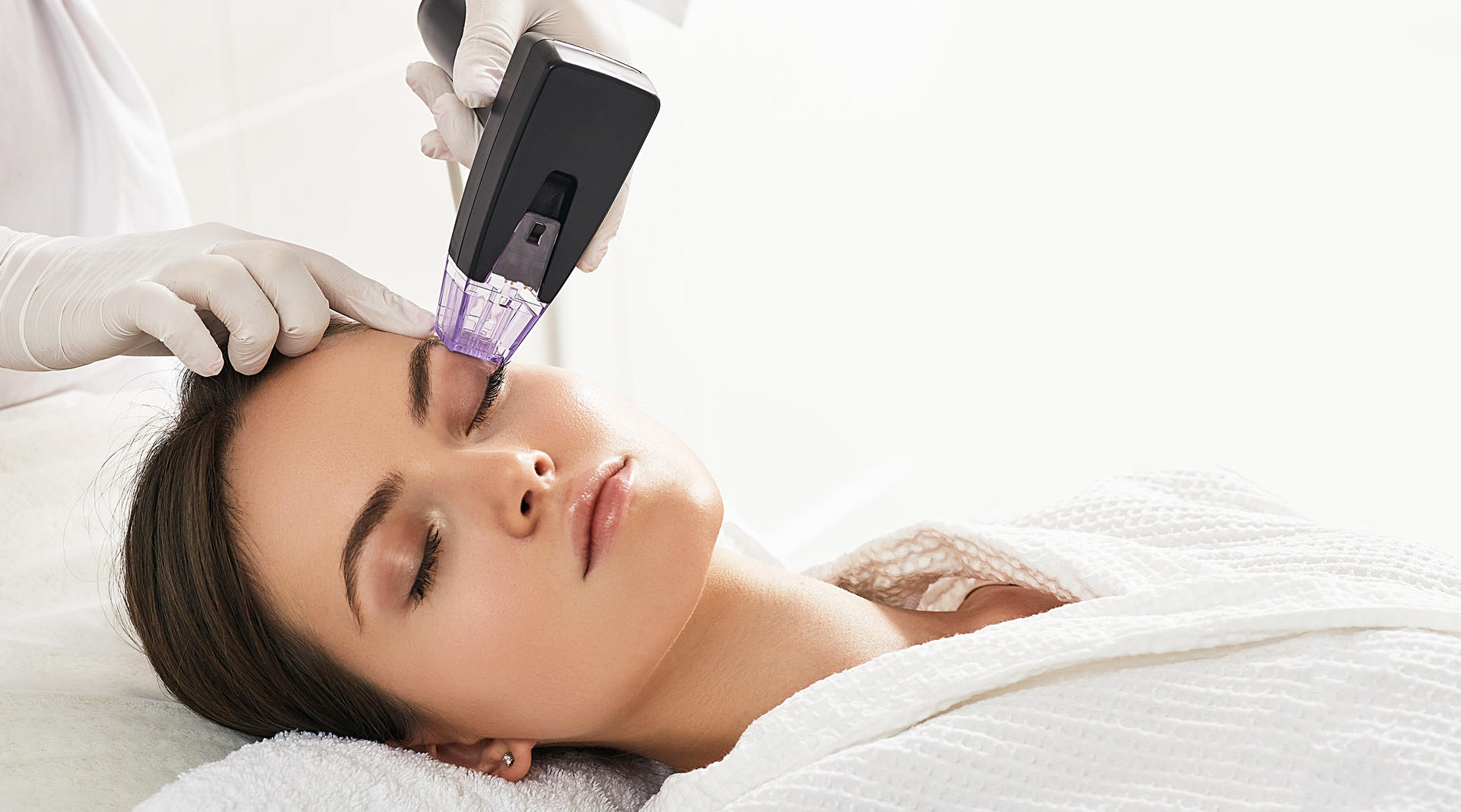 Microneedling / Radio Frequency