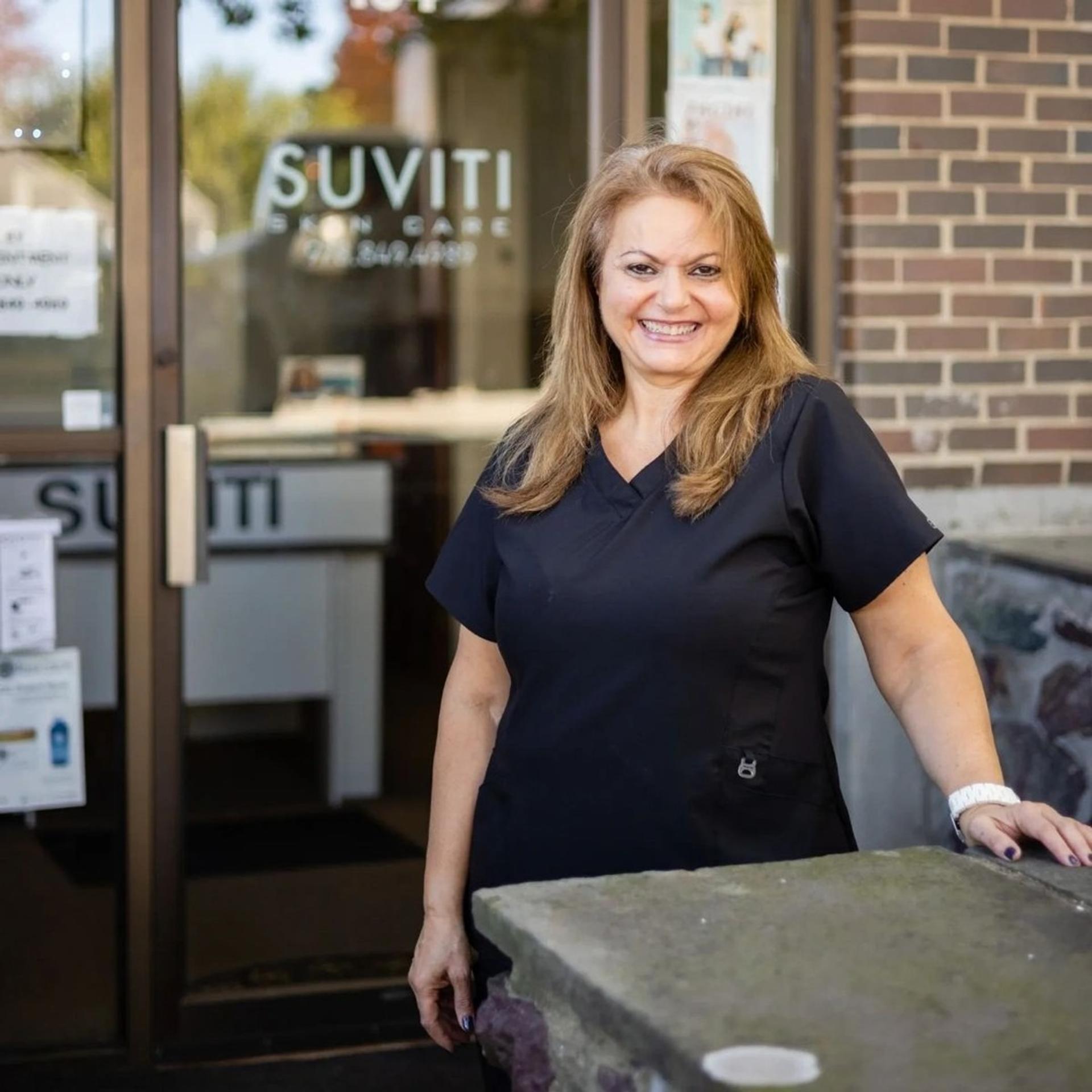 woman,smiling,building,entrance,professional