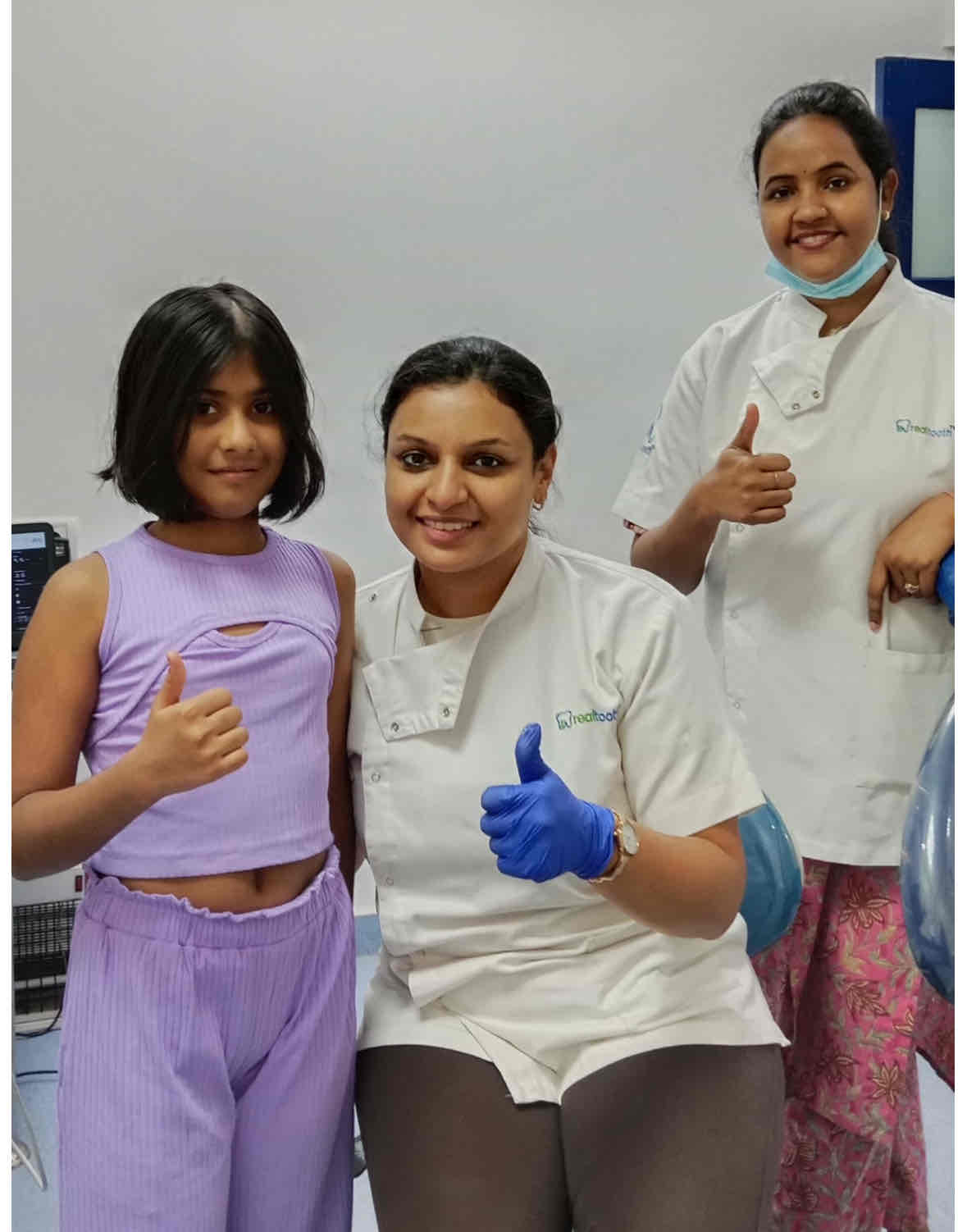 dentist,clinic,smile,thumbs-up,uniform