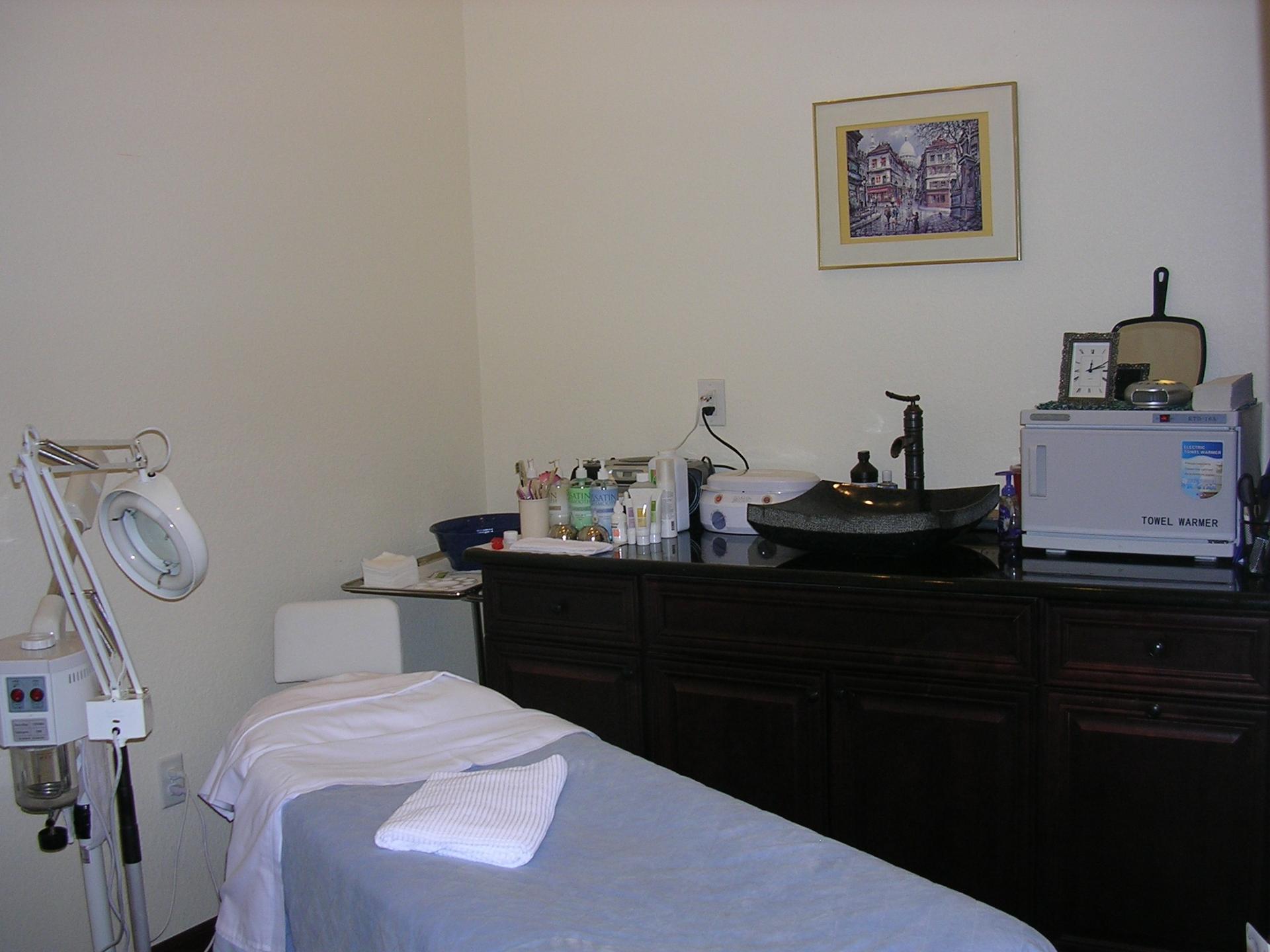 treatment-room,spa,wellness,health,clean,organized
