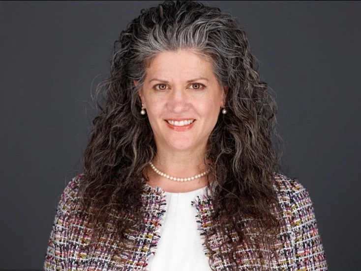  portrait,professional,headshot,woman  