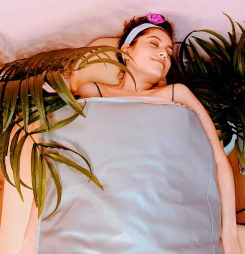 Sauna Blanket & Wood Therapy
