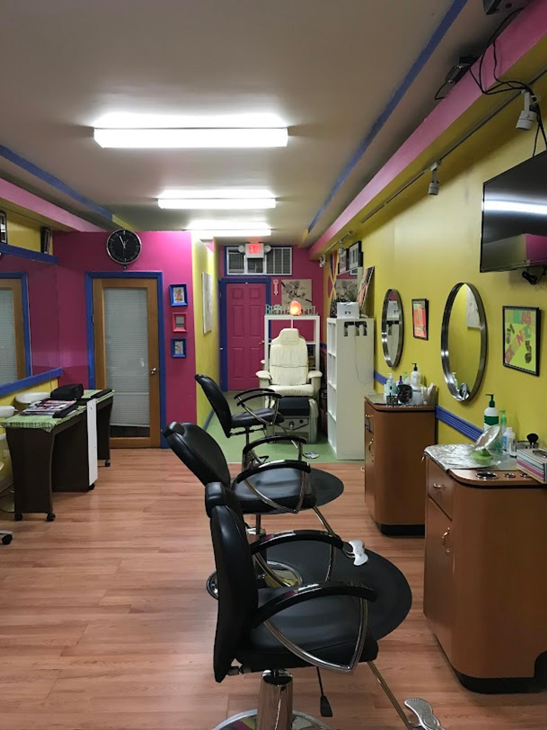 salon,interior,chairs,mirrors,colorful,decor