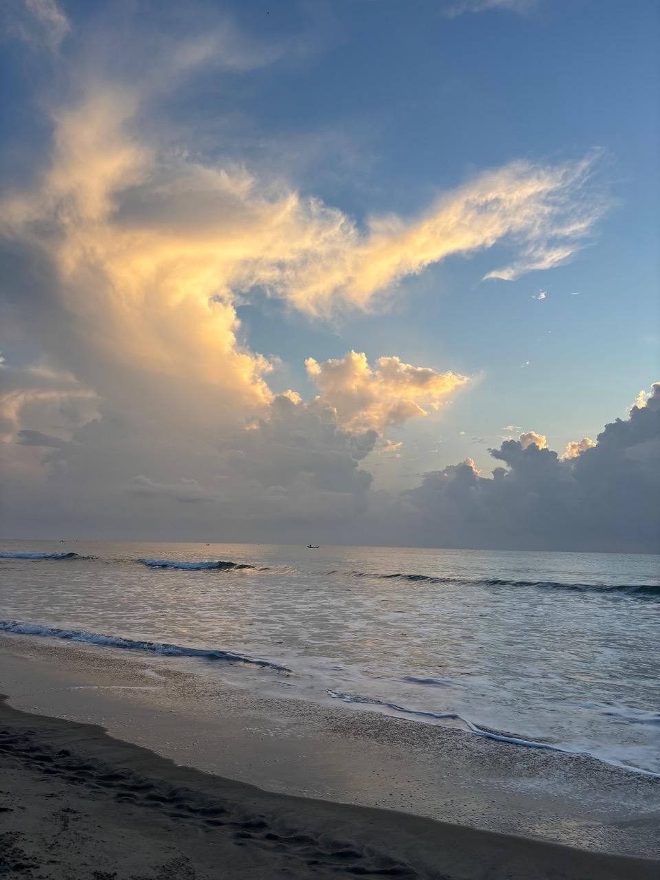 beach,sunset,clouds,ocean,serene