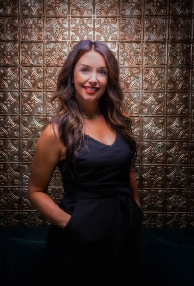  woman,portrait,decorative background,professional setting  