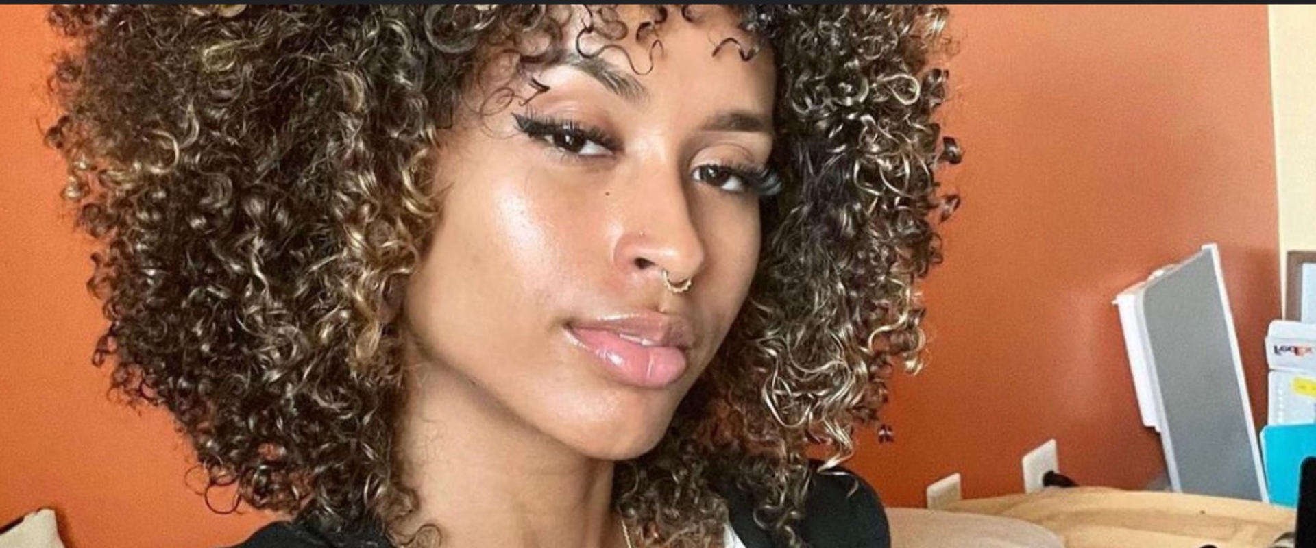 portrait,individual,curly-hair,professional