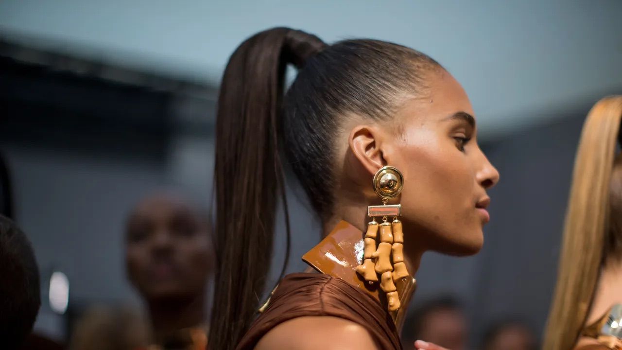 profile,hairstyle,fashion,accessories,elegant