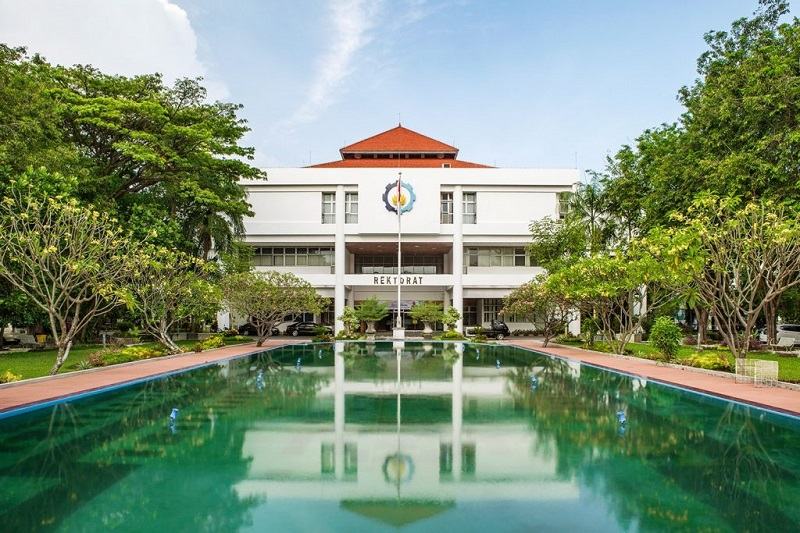 Universitas di Surabaya