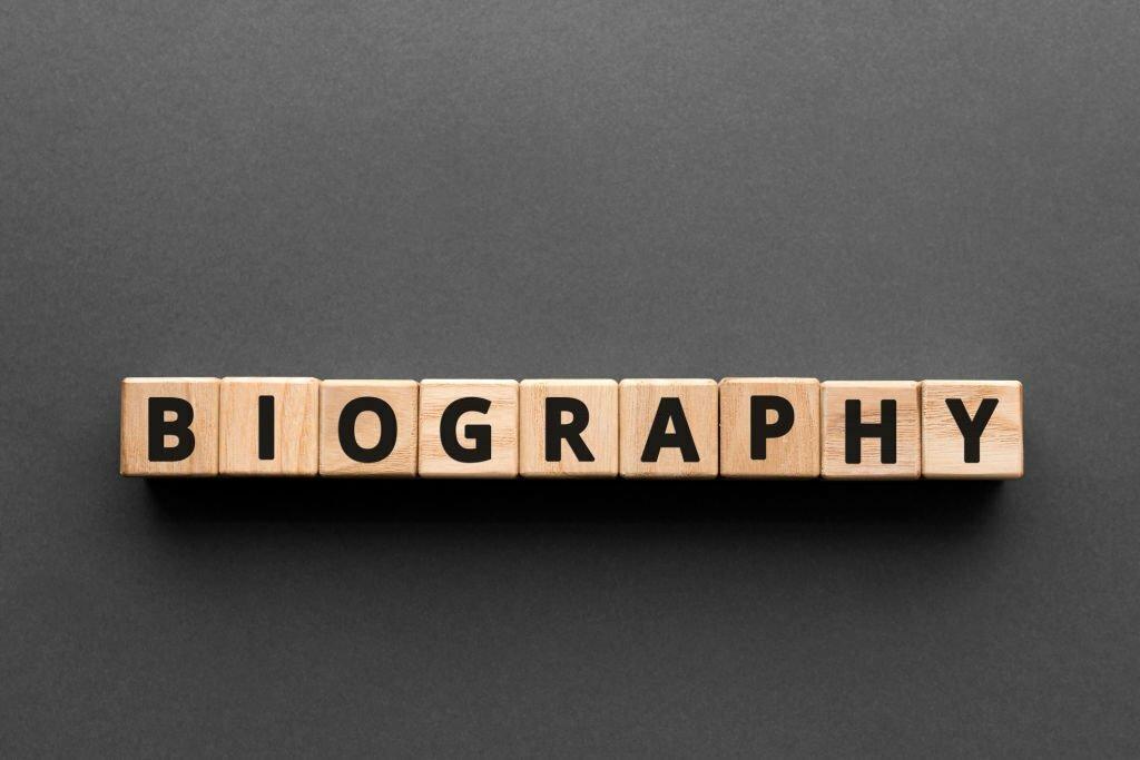Apa Perbedaan Biografi dan Autobiografi