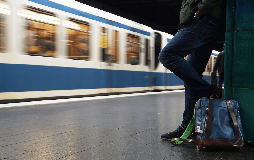 Der Rucksack oder Freihänder von Kurzzug ist das ideale Gepäck für die Mobilität in der Stadt.
