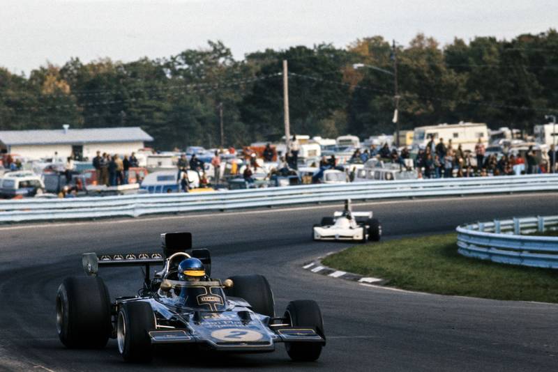 Ronnie Peterson (Lotus) leads James Hunt (Hesketh) at the 1973 United States Grand Prix, Watkins Glen.