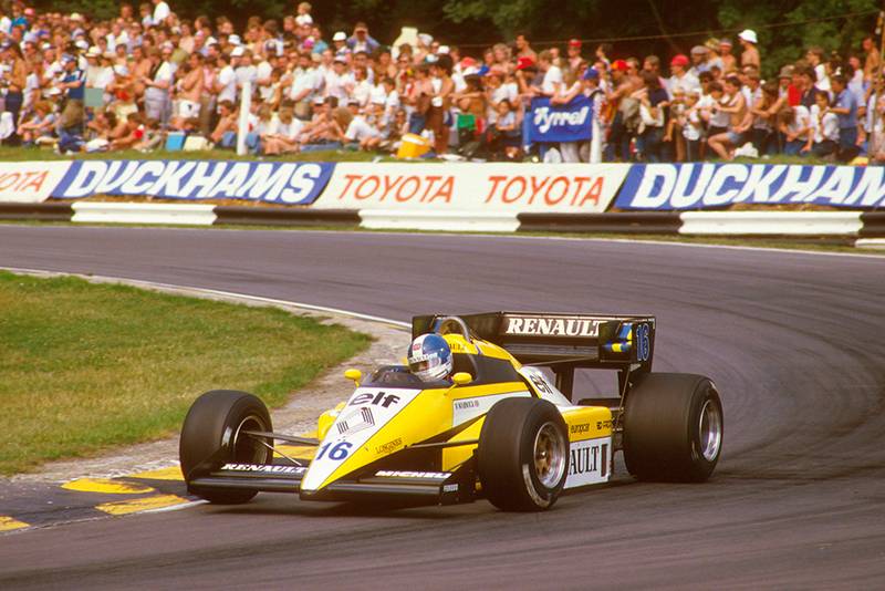Derek Warwick exits Druids in hisRenault RE50.