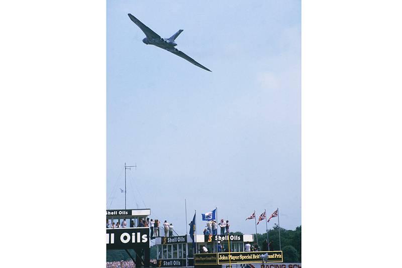 Avro Vulcan flying demonstartion before the race.