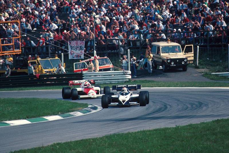 The Brabham of Nelson Piquet leads the McLaren of Niki Lauda.