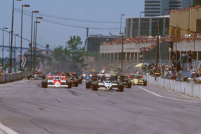 Nelson Piquet (Brabham BT53 BMW) leads Alain Prost (McLaren MP42 TAG Porsche) at the start.