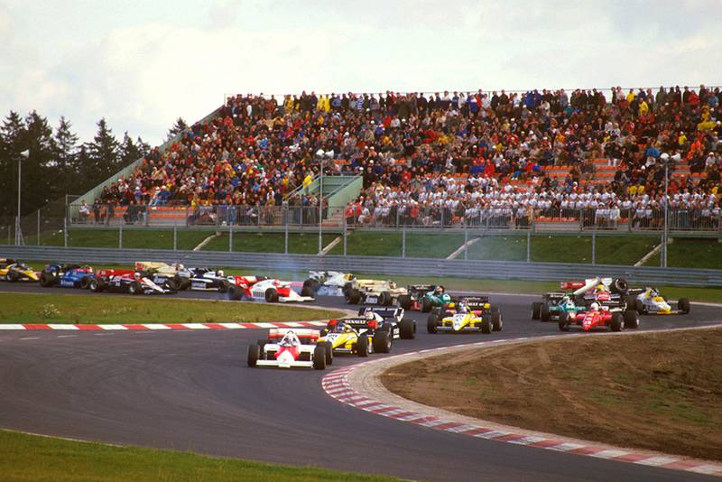 Alain Prost (McLaren MP42 TAG Porsche) leads Patrick Tambay (Renault RE50), Nelson Piquet (Brabham BT53 BMW) and Derek Warwick (Renault RE50) at the start. Others lock up coming into the Castrol-S as Ayrton Senna (Toleman TG184 Hart) crashes into Keke Rosberg (Williams FW09B Honda).