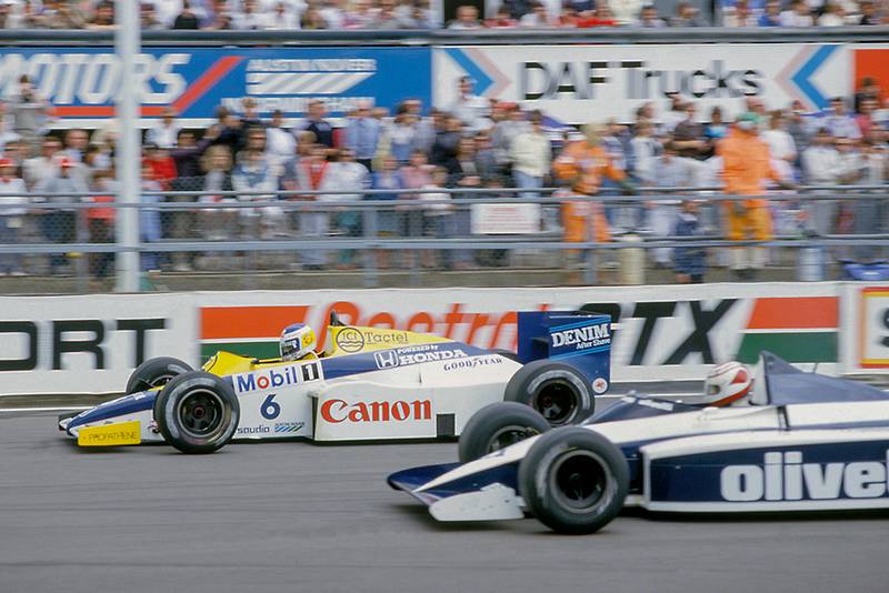 Keke Rosberg (Williams FW10 Honda) leads, Nelson Piquet (Brabham BT54 BMW) at the start, after they qualified 1st and 2nd respectively.