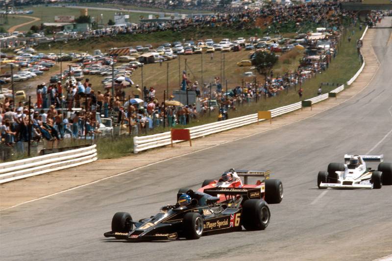 Ronnie Peterson leads into Turn One at the 1978 South African Grand Prix, Kyalami