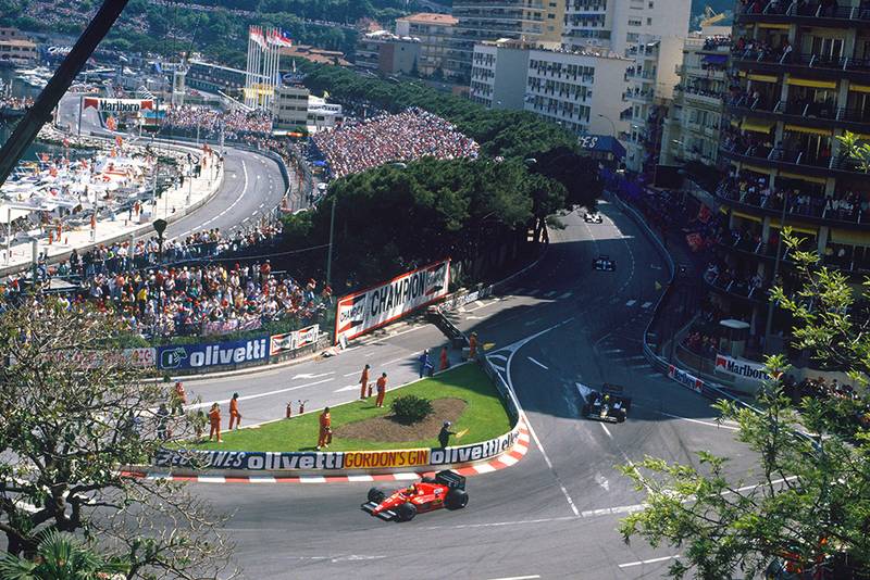 Michel Alboreto (Ferrari F186) leads Ayrton Senna (Lotus 98T-Renault).