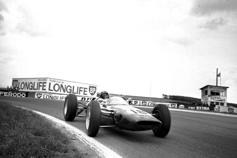Jim Clark (GBR) Lotus 25.