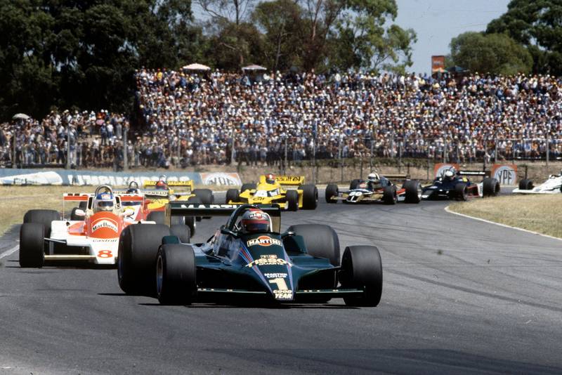 Mario Andretti (Lotus) heads the midfield pack on his way to 5th, 1979 Argentine Grand Prix, Buenos Aires.