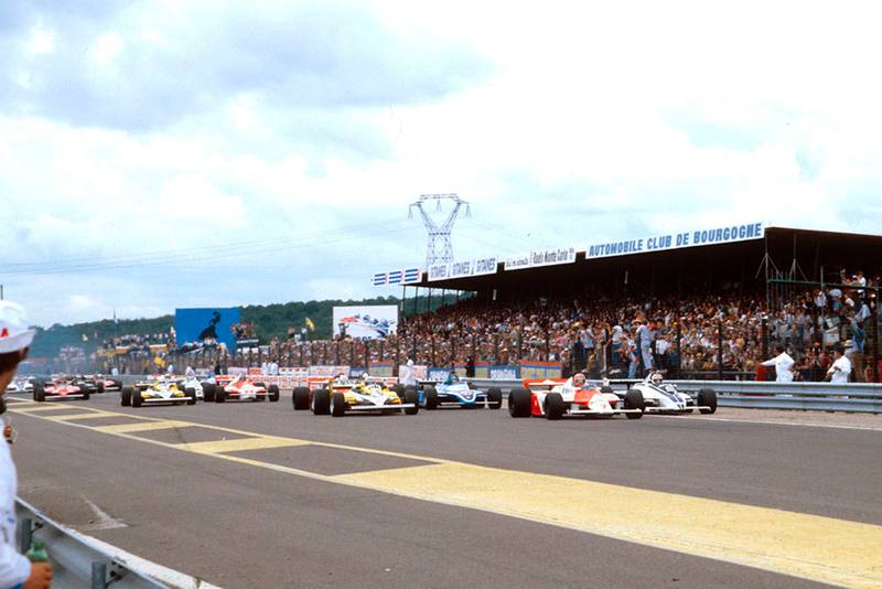 John Watson (McLaren MP4/1 Ford) leads Nelson Piquet (Brabham BT49C Ford), Alain Prost (Renault RE30) and Jacques Laffite (Ligier JS17 Matra) at the start.