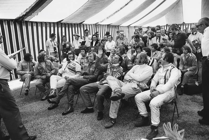 Niki Lauda raises his hand in a driver's briefing at the 1976 South African Grand Prix