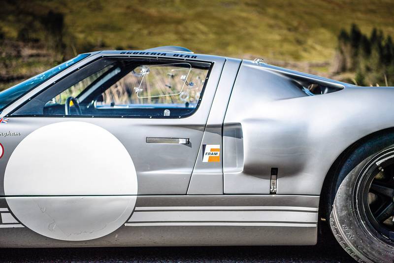 Ford GT40 side