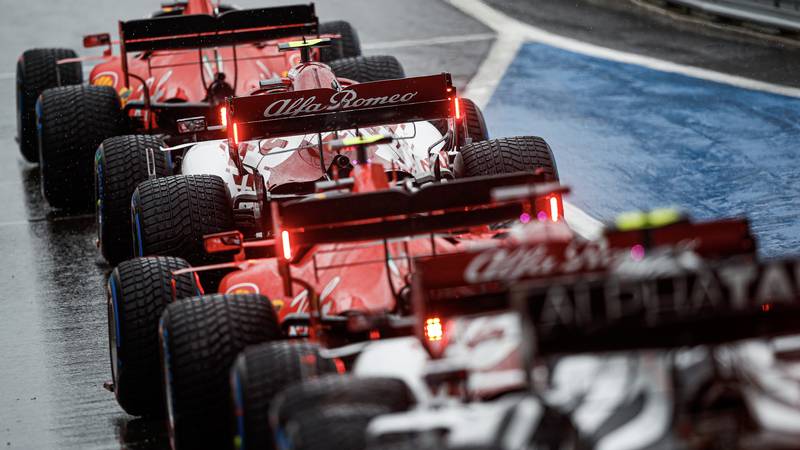 Cars queue in the pitlane during qualifying for the 2020 F1 Styrian Grand Prix at the Red Bull Ring